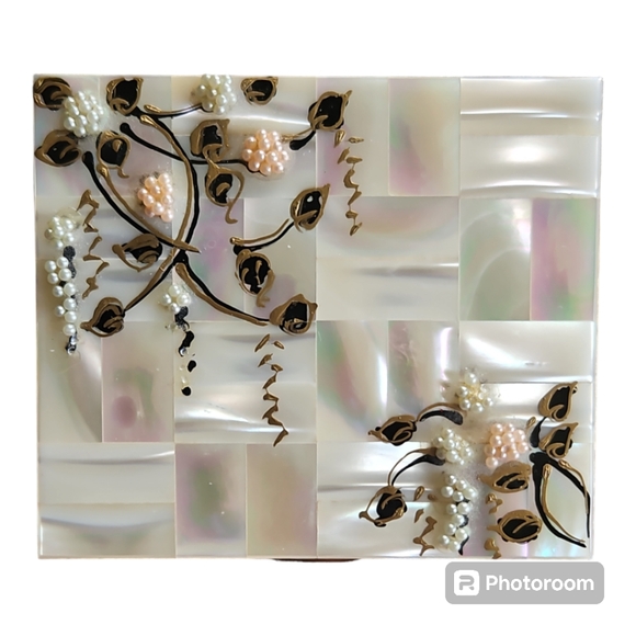 Vintage 1950's Marhill Mother of Pearl Compact